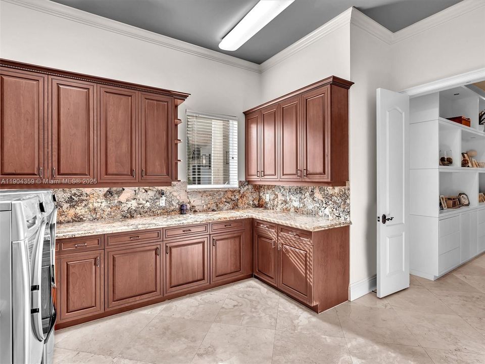 For Sale: $3,995,000 (7 beds, 8 baths, 6842 Square Feet)