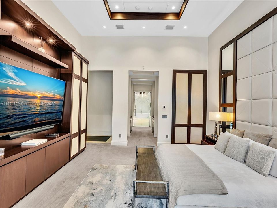 For Sale: $3,995,000 (7 beds, 8 baths, 6842 Square Feet)