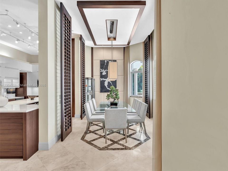 For Sale: $3,995,000 (7 beds, 8 baths, 6842 Square Feet)