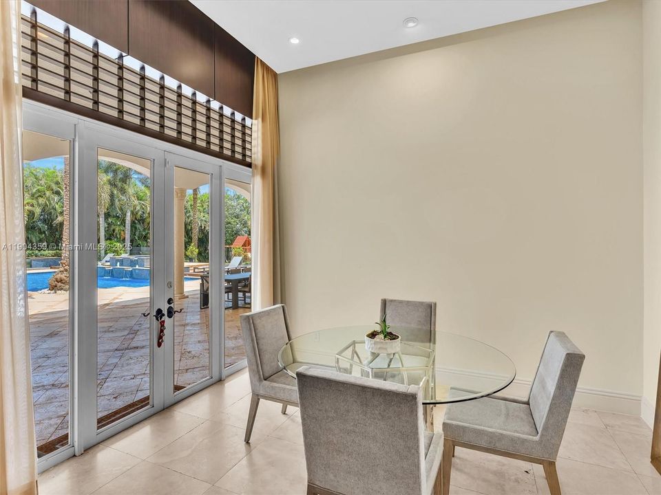 For Sale: $3,995,000 (7 beds, 8 baths, 6842 Square Feet)