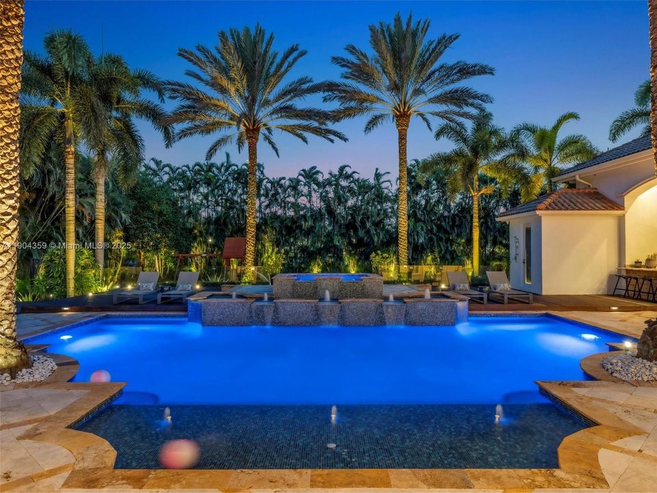 For Sale: $3,995,000 (7 beds, 8 baths, 6842 Square Feet)