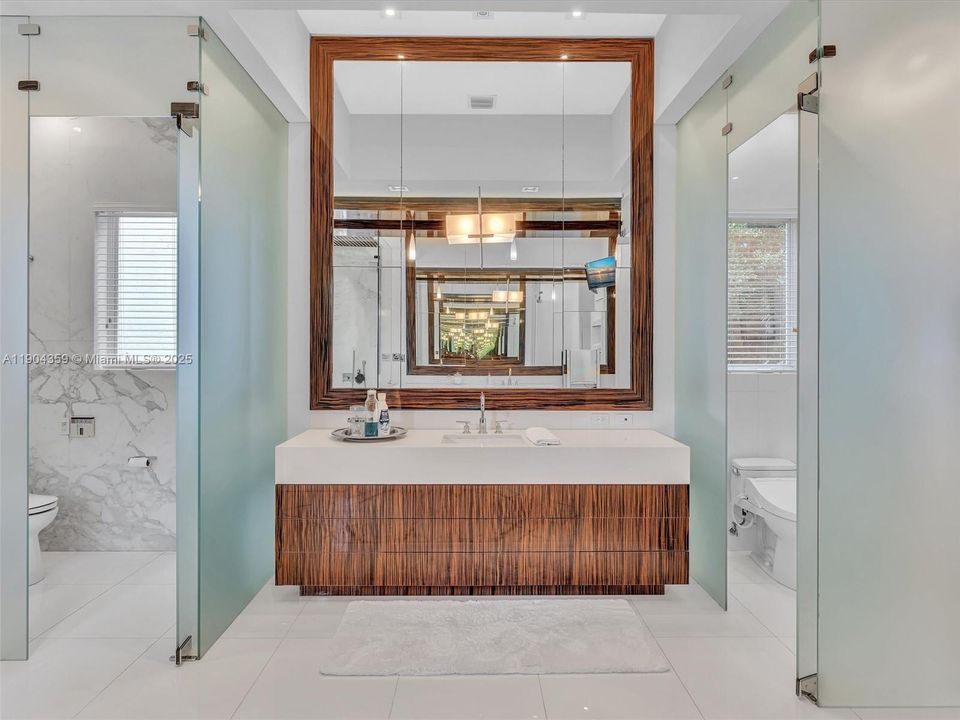 For Sale: $3,995,000 (7 beds, 8 baths, 6842 Square Feet)