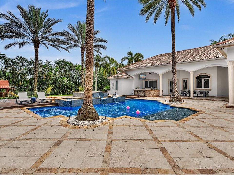 For Sale: $3,995,000 (7 beds, 8 baths, 6842 Square Feet)