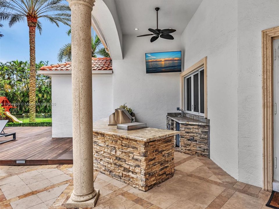 For Sale: $3,995,000 (7 beds, 8 baths, 6842 Square Feet)