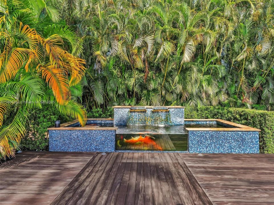 For Sale: $3,995,000 (7 beds, 8 baths, 6842 Square Feet)