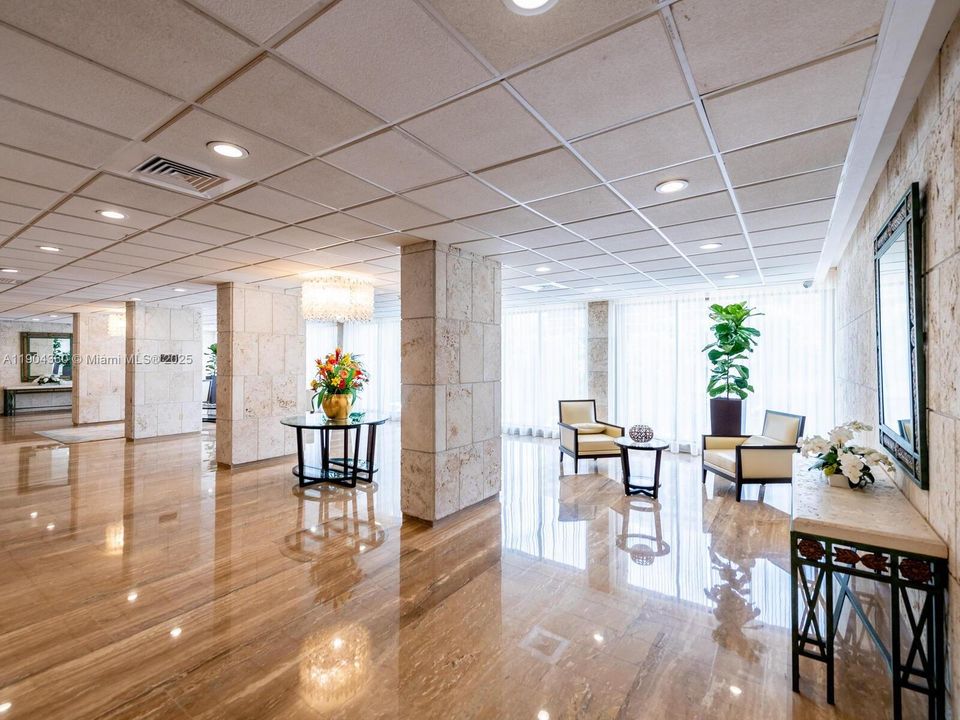 For Rent: $2,300 (1 beds, 1 baths, 870 Square Feet)