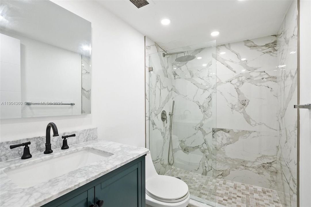 For Rent: $2,300 (1 beds, 1 baths, 870 Square Feet)