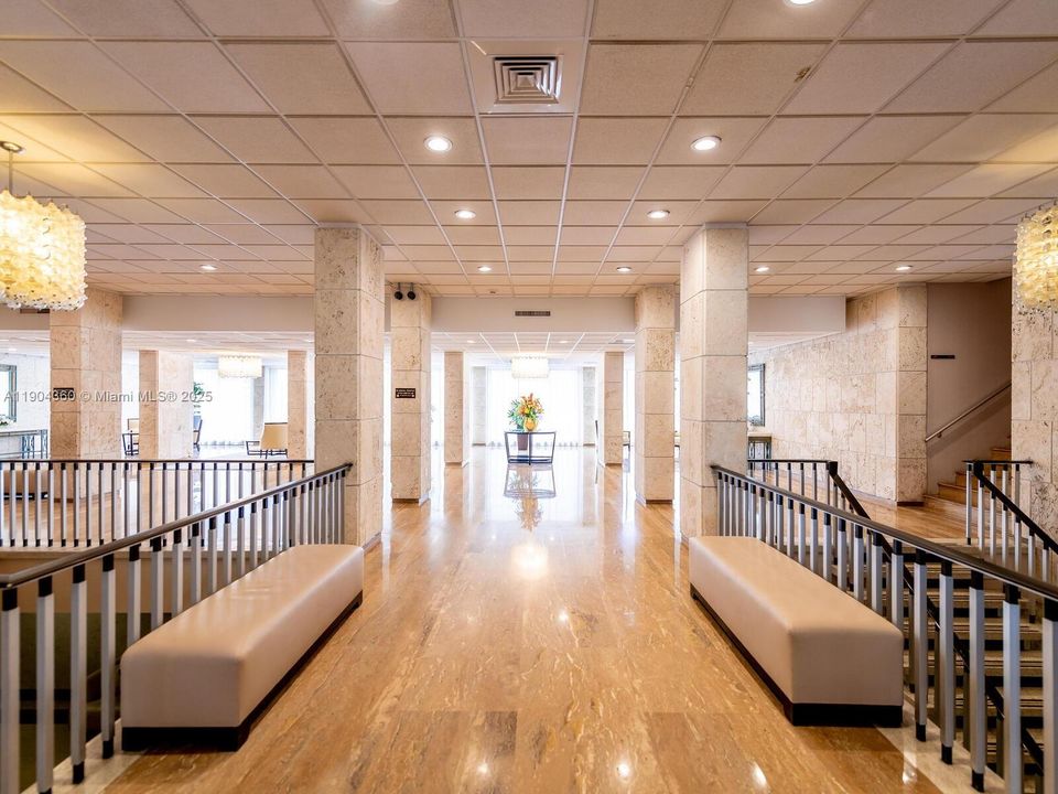 For Rent: $2,300 (1 beds, 1 baths, 870 Square Feet)