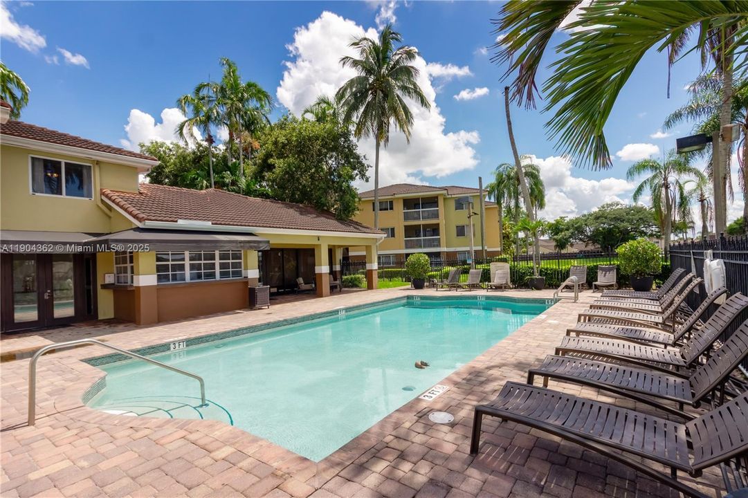 Recently Rented: $2,349 (2 beds, 2 baths, 1050 Square Feet)