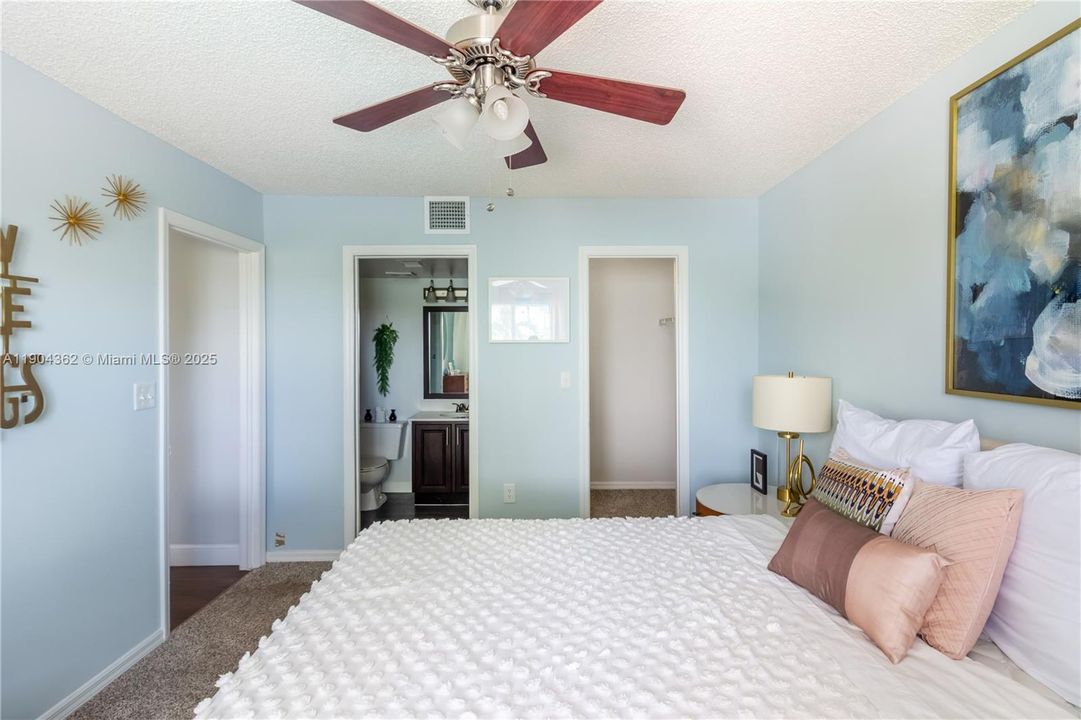 Recently Rented: $2,349 (2 beds, 2 baths, 1050 Square Feet)