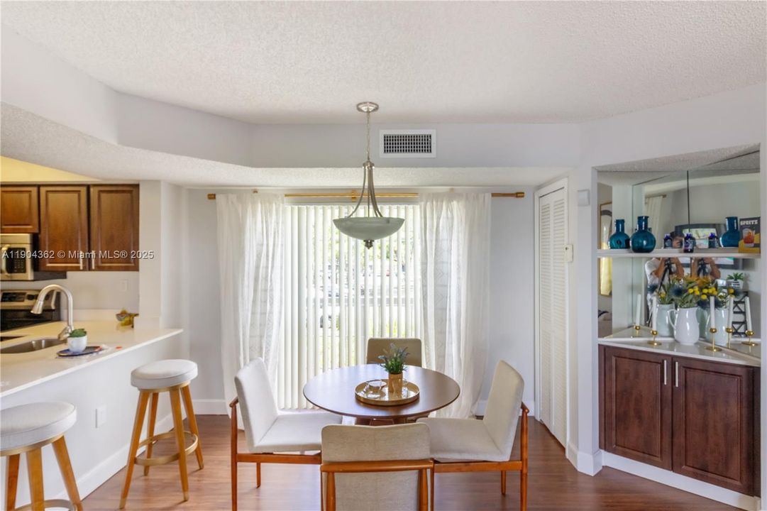 Recently Rented: $2,349 (2 beds, 2 baths, 1050 Square Feet)