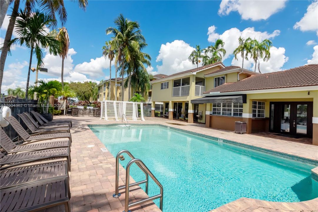 Recently Rented: $2,349 (2 beds, 2 baths, 1050 Square Feet)