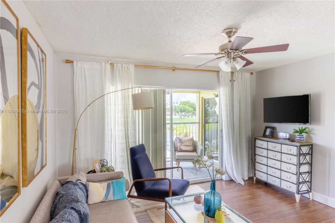 Recently Rented: $2,349 (2 beds, 2 baths, 1050 Square Feet)