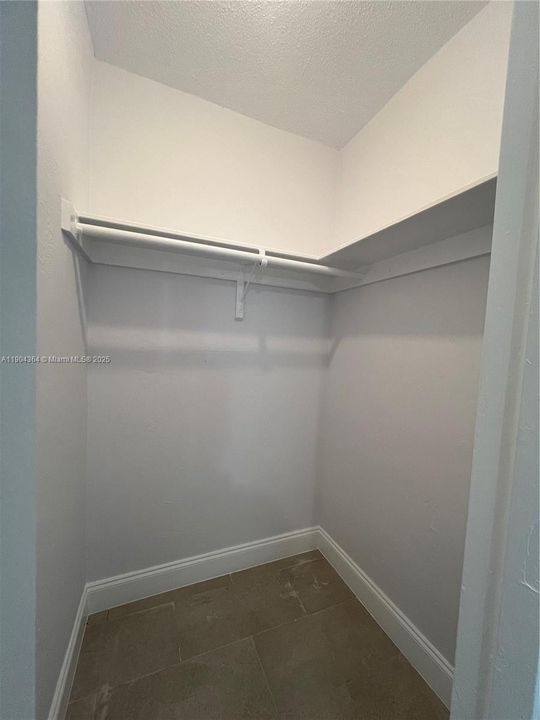 Под контрактом: $1,995 (2 спален, 1 ванн, 725 Квадратных фут)