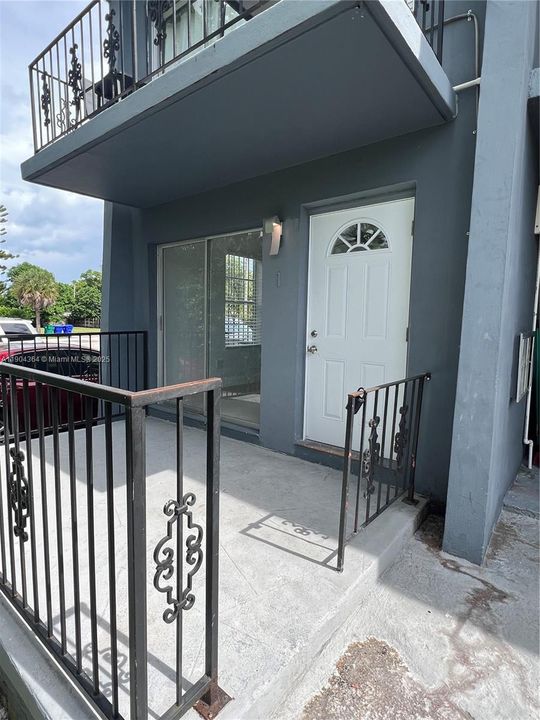 Под контрактом: $1,995 (2 спален, 1 ванн, 725 Квадратных фут)