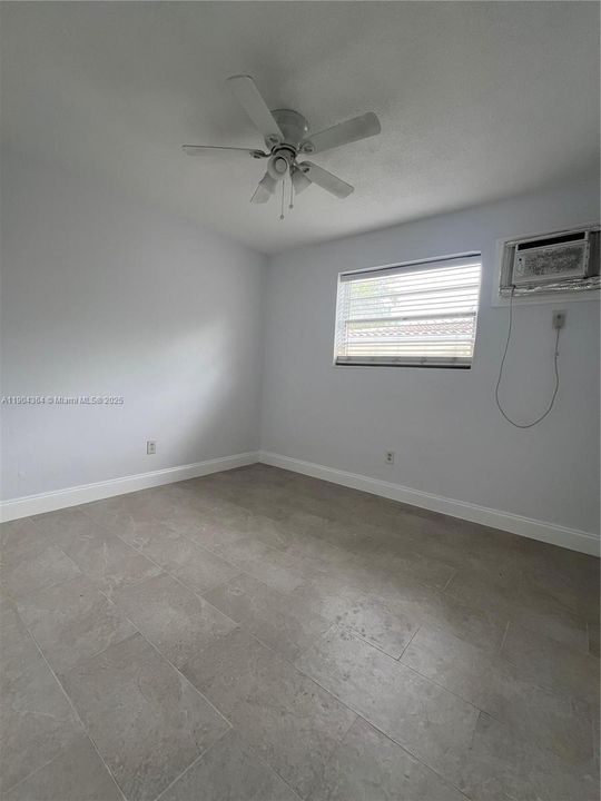 Под контрактом: $1,995 (2 спален, 1 ванн, 725 Квадратных фут)