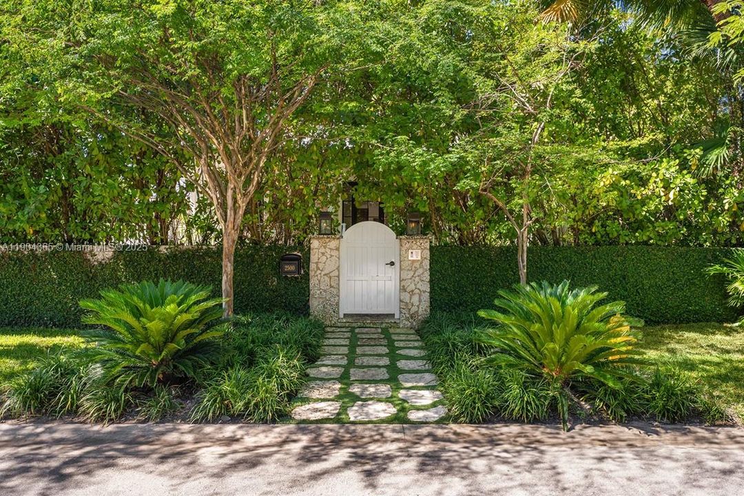 For Sale: $13,900,000 (4 beds, 4 baths, 5319 Square Feet)