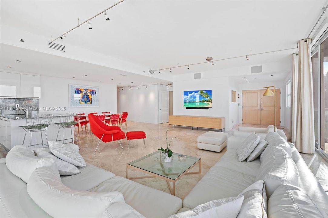 Active With Contract: $1,875,000 (2 beds, 2 baths, 1910 Square Feet)