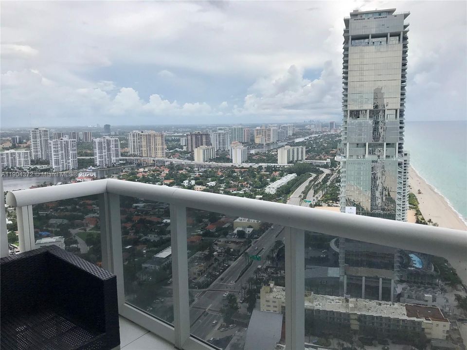 For Sale: $1,695,000 (2 beds, 2 baths, 1643 Square Feet)