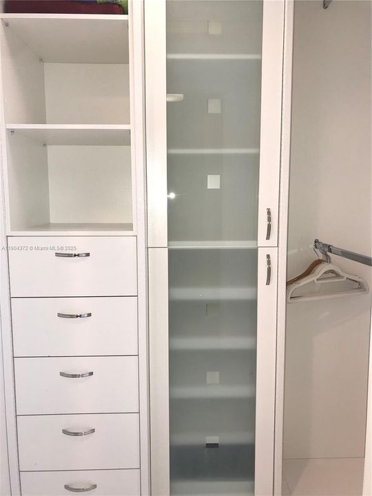 For Sale: $1,695,000 (2 beds, 2 baths, 1643 Square Feet)