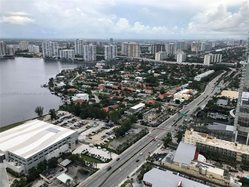 For Sale: $1,695,000 (2 beds, 2 baths, 1643 Square Feet)