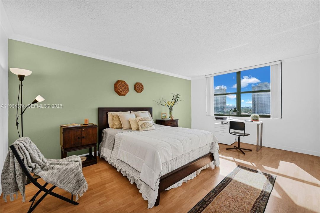 待售: $249,900 (1 贝兹, 1 浴室, 918 平方英尺)