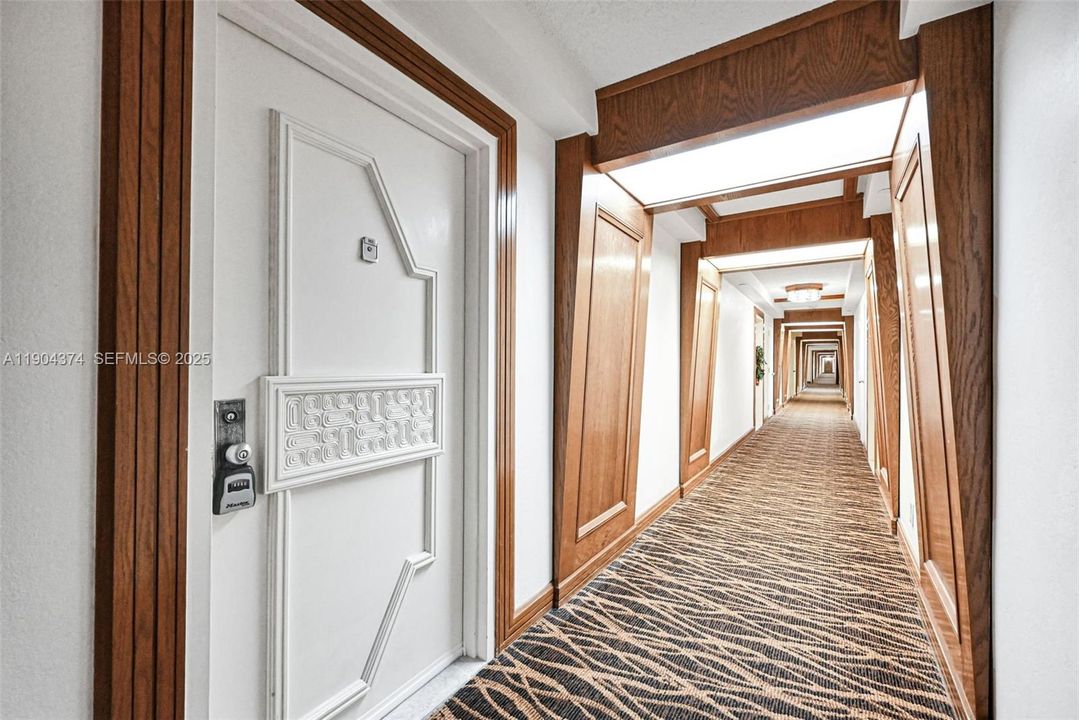 待售: $249,900 (1 贝兹, 1 浴室, 918 平方英尺)