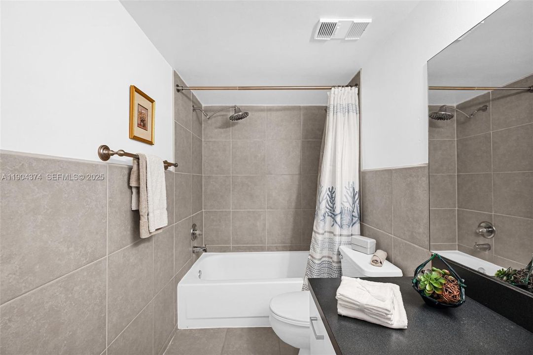 待售: $249,900 (1 贝兹, 1 浴室, 918 平方英尺)