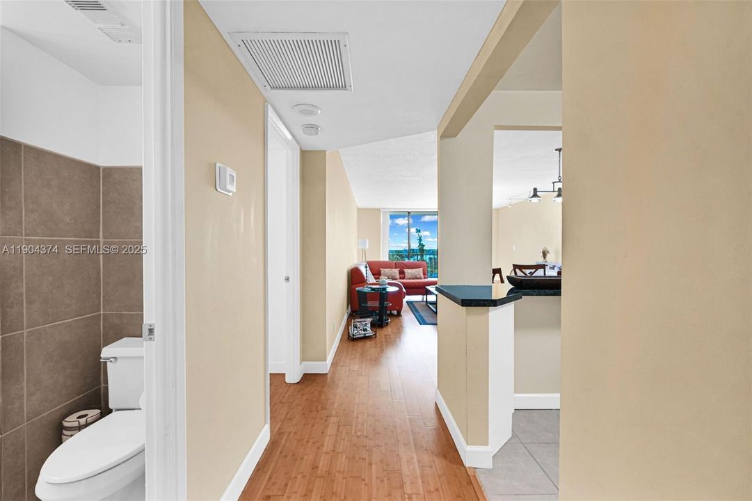 待售: $249,900 (1 贝兹, 1 浴室, 918 平方英尺)