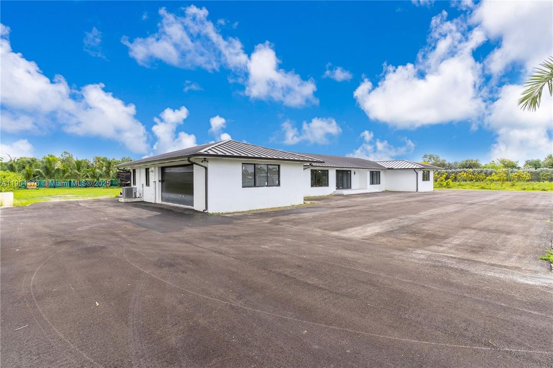 待售: $2,050,000 (4 贝兹, 2 浴室, 2680 平方英尺)