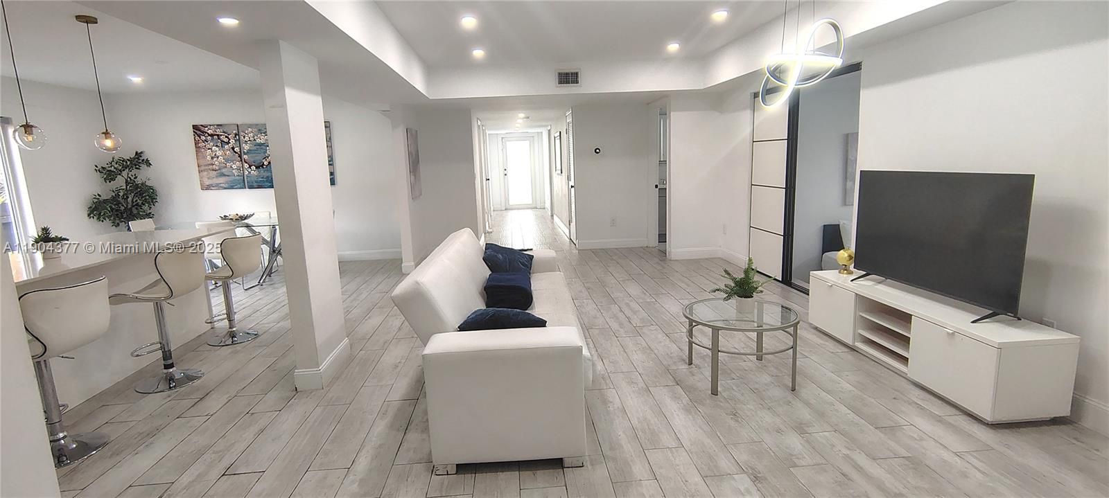 For Rent: $1,938 (5 beds, 3 baths, 2465 Square Feet)