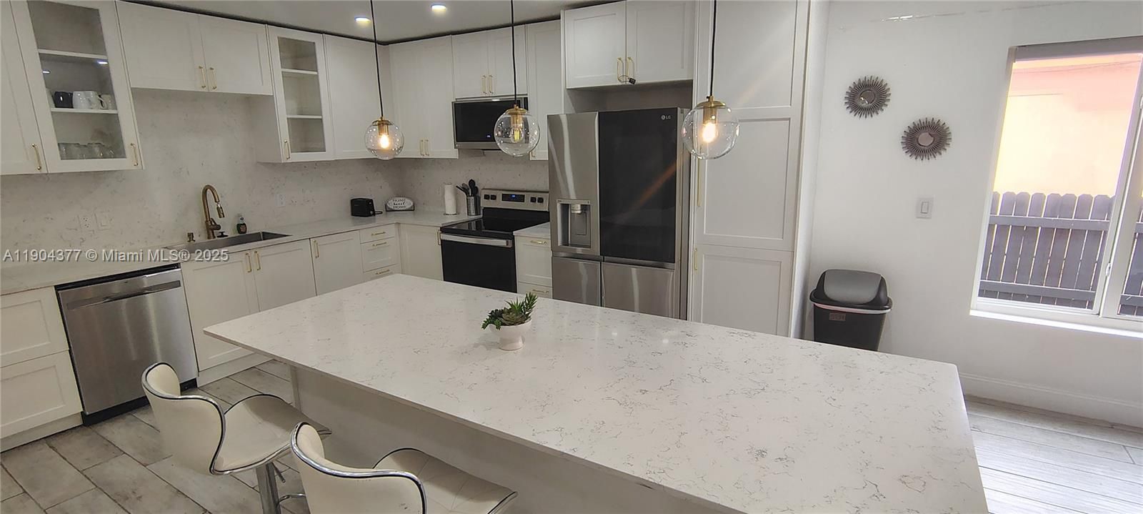 For Rent: $1,938 (5 beds, 3 baths, 2465 Square Feet)