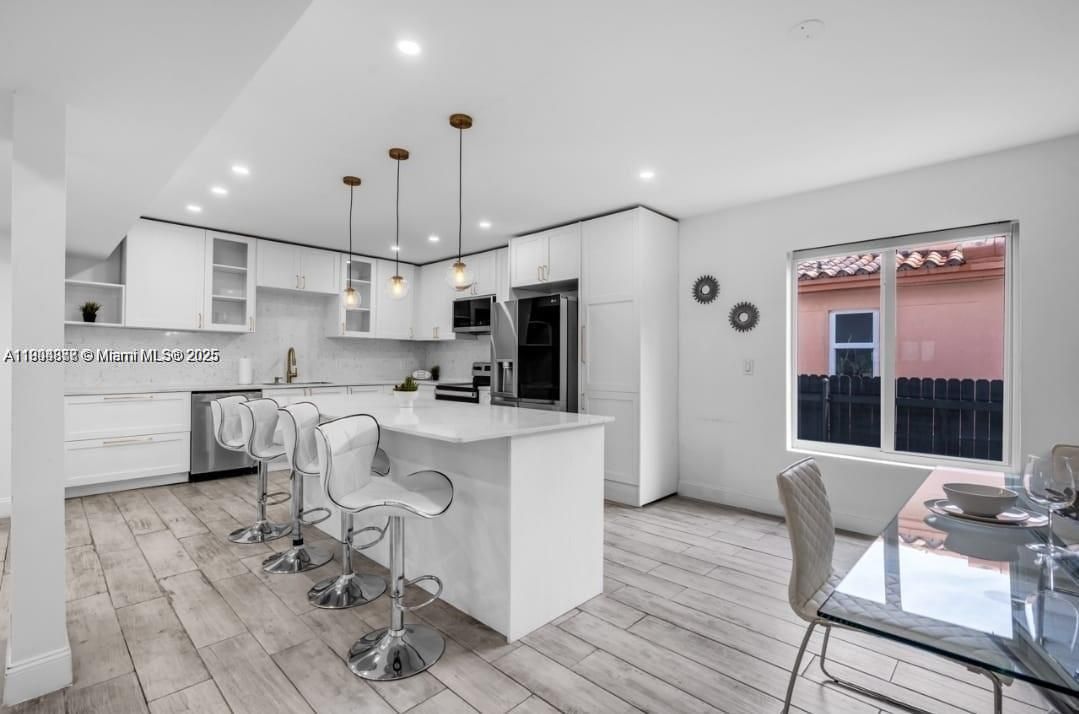 For Rent: $1,938 (5 beds, 3 baths, 2465 Square Feet)