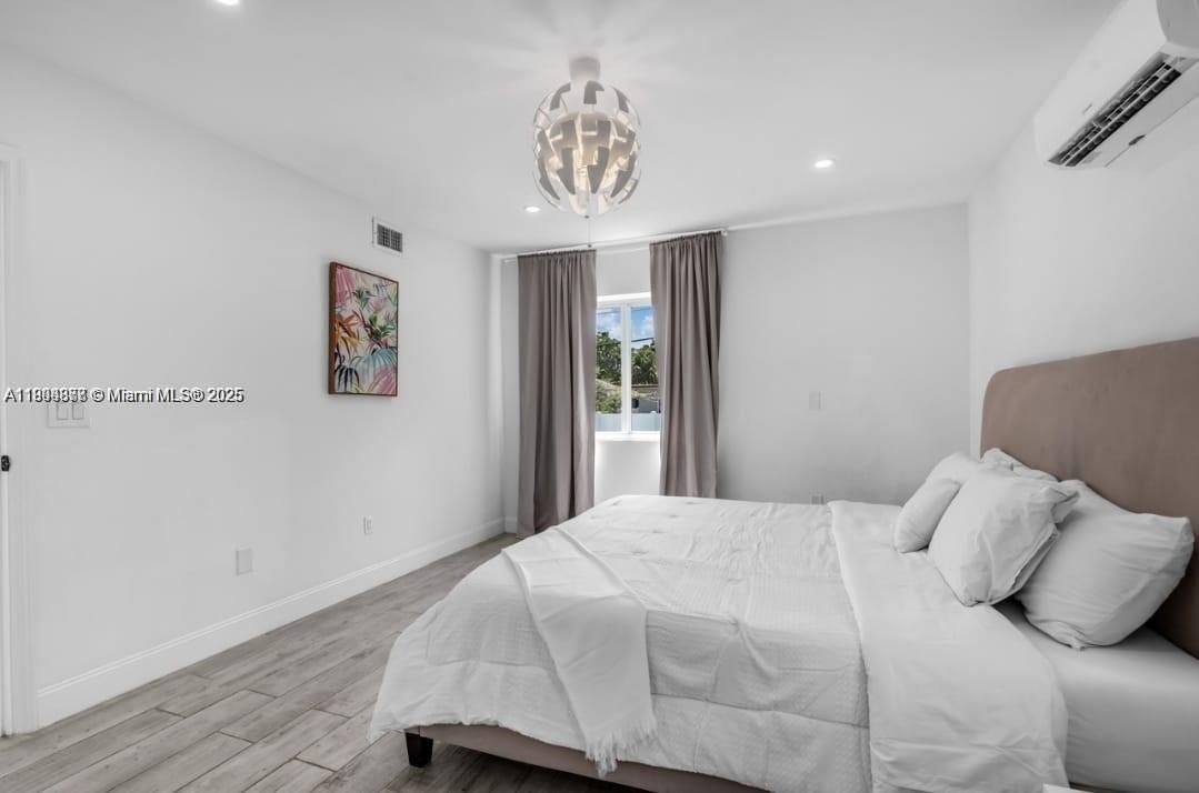 For Rent: $1,938 (5 beds, 3 baths, 2465 Square Feet)