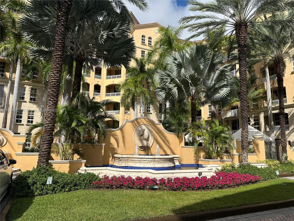 待售: $325,000 (1 贝兹, 1 浴室, 836 平方英尺)