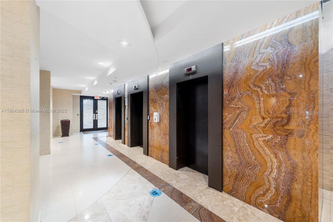 For Rent: $3,100 (1 beds, 1 baths, 848 Square Feet)