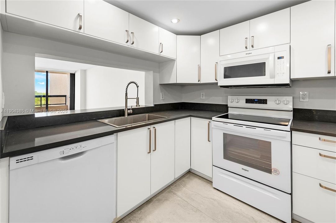 For Rent: $3,100 (1 beds, 1 baths, 848 Square Feet)