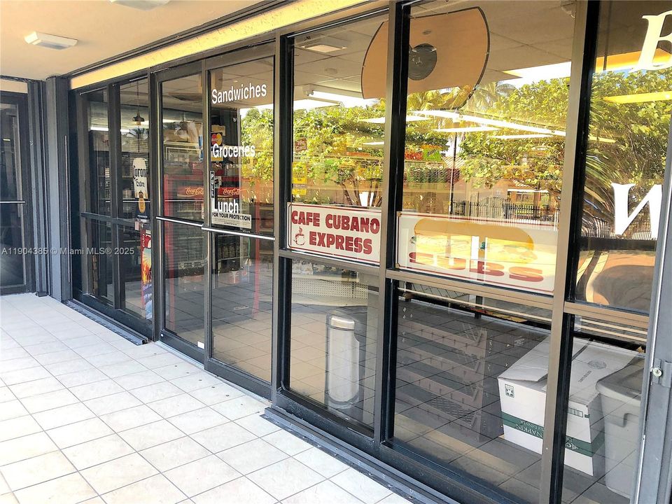 Convenience store/bistro