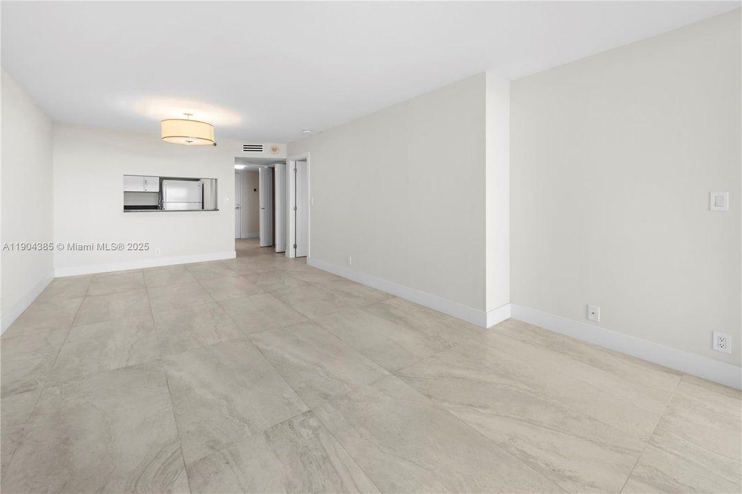 For Rent: $3,100 (1 beds, 1 baths, 848 Square Feet)