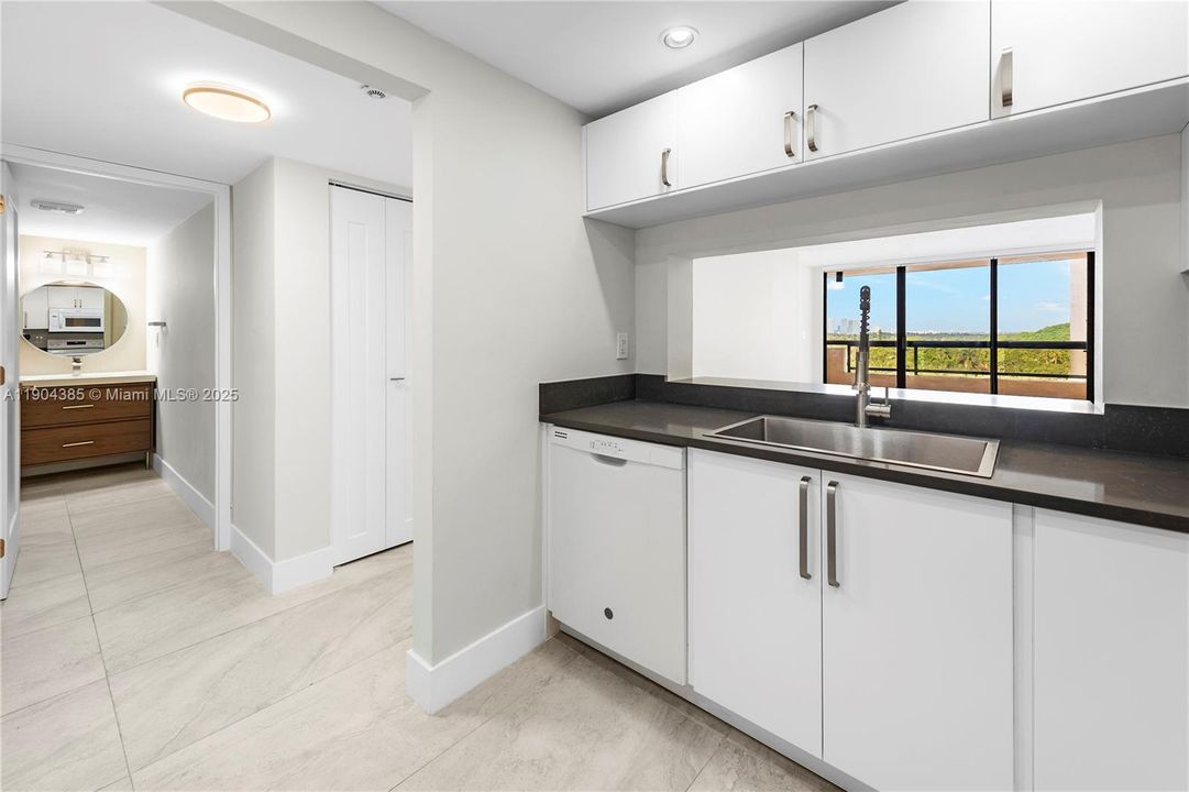 For Rent: $3,100 (1 beds, 1 baths, 848 Square Feet)