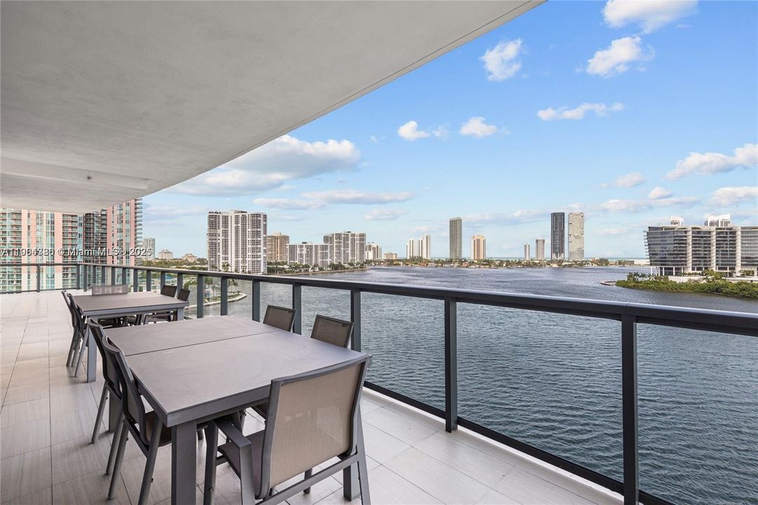 For Sale: $3,500,000 (4 beds, 6 baths, 3801 Square Feet)