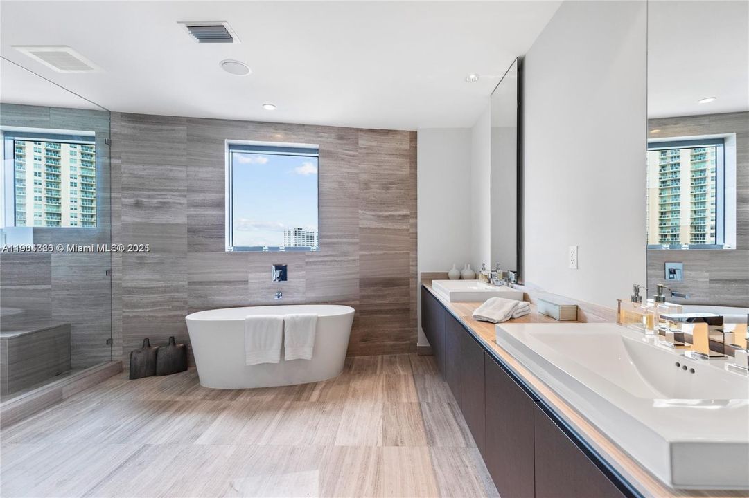 For Sale: $3,500,000 (4 beds, 6 baths, 3801 Square Feet)