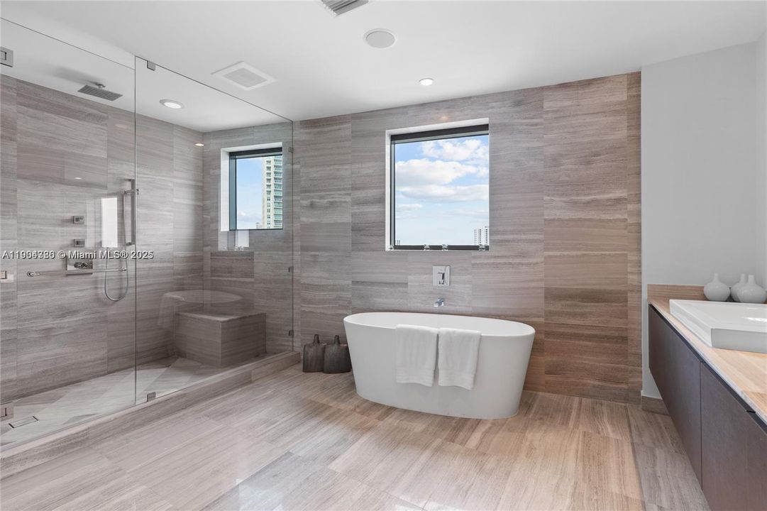 For Sale: $3,500,000 (4 beds, 6 baths, 3801 Square Feet)