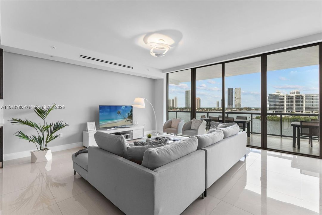 For Sale: $3,500,000 (4 beds, 6 baths, 3801 Square Feet)