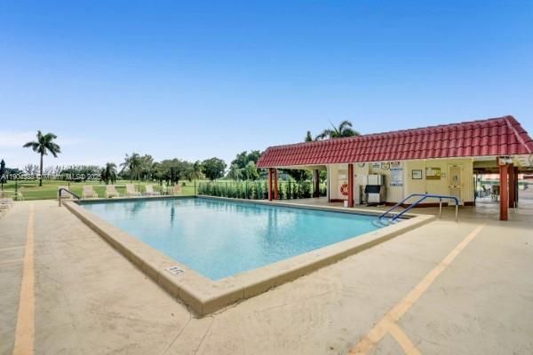 For Rent: $2,000 (1 beds, 1 baths, 800 Square Feet)