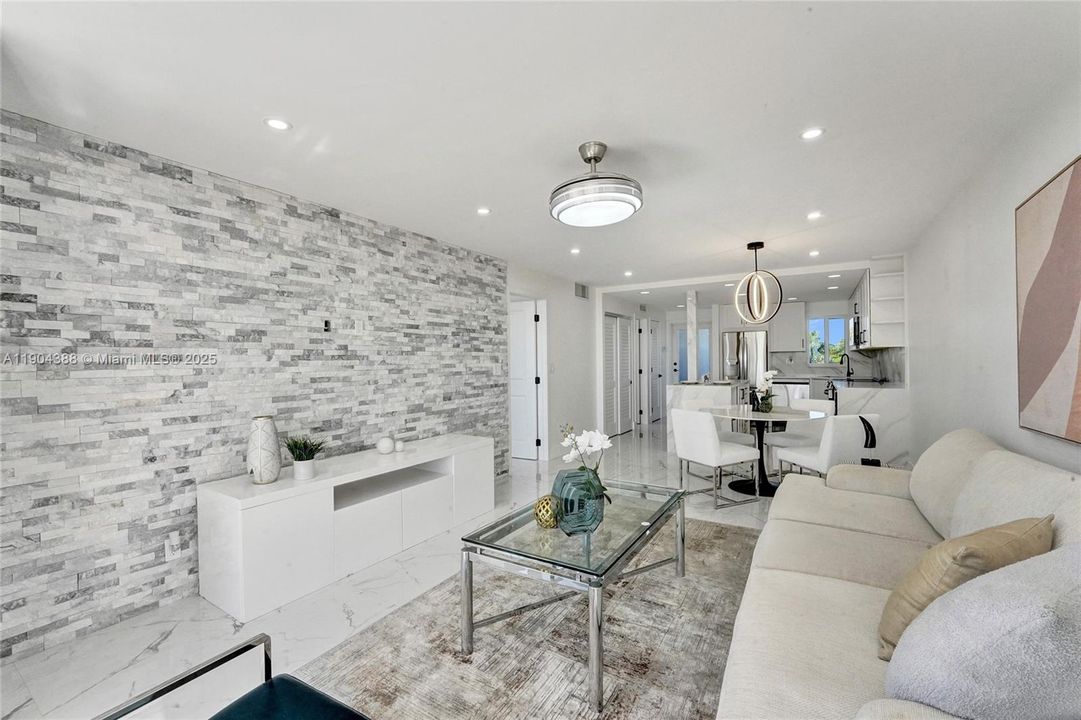 For Rent: $2,000 (1 beds, 1 baths, 800 Square Feet)