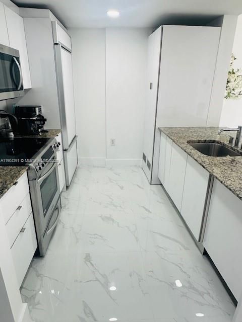 出租: $5,000 (1 贝兹, 1 浴室, 896 平方英尺)