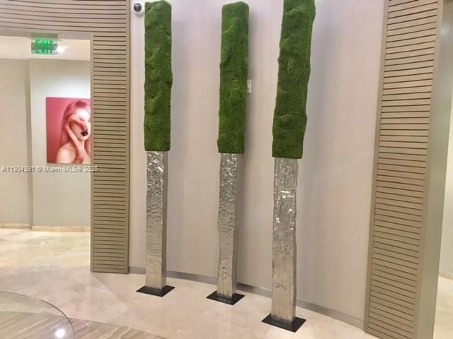 出租: $5,000 (1 贝兹, 1 浴室, 896 平方英尺)