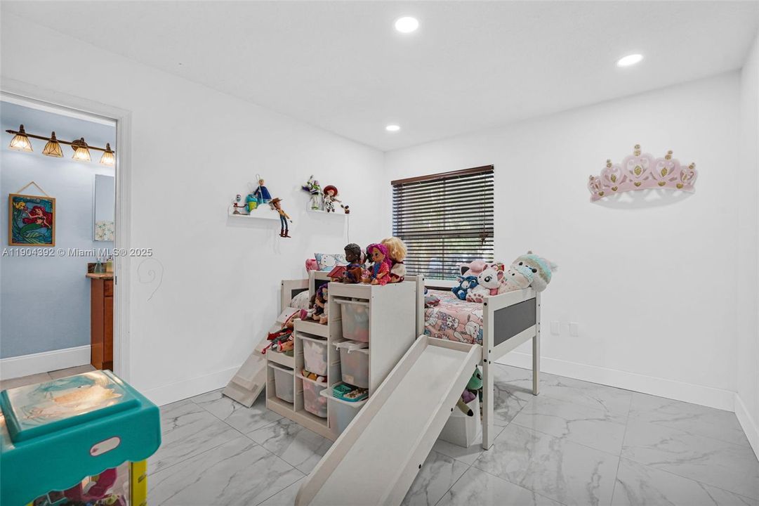 For Sale: $774,900 (4 beds, 3 baths, 2432 Square Feet)