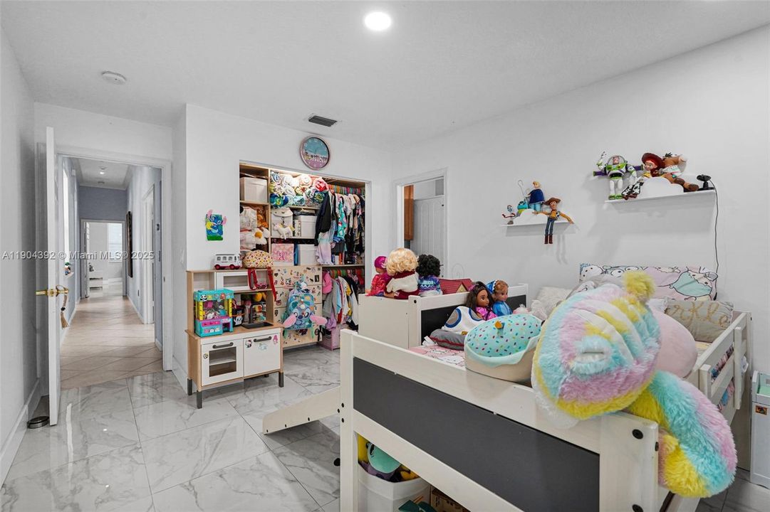 For Sale: $774,900 (4 beds, 3 baths, 2432 Square Feet)